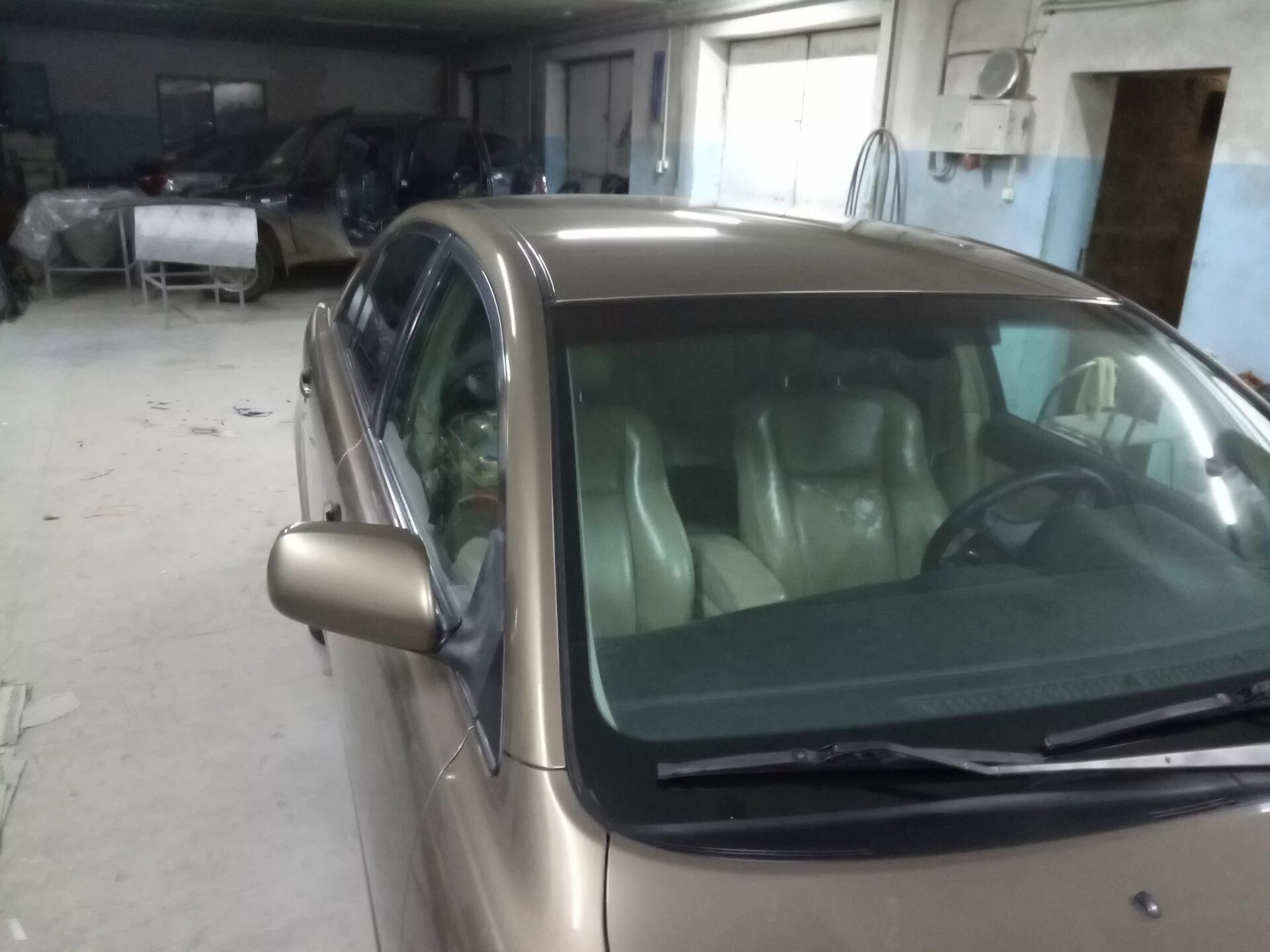 Замена лобового стекла на тойота раф4. Стекло тойота рав 4. Молдинг лобового стекла тойота рав 4. Заднее стекло на тойота фортунер 2010 рассыпалось почему причины. Замена стекол тойота рав 4.