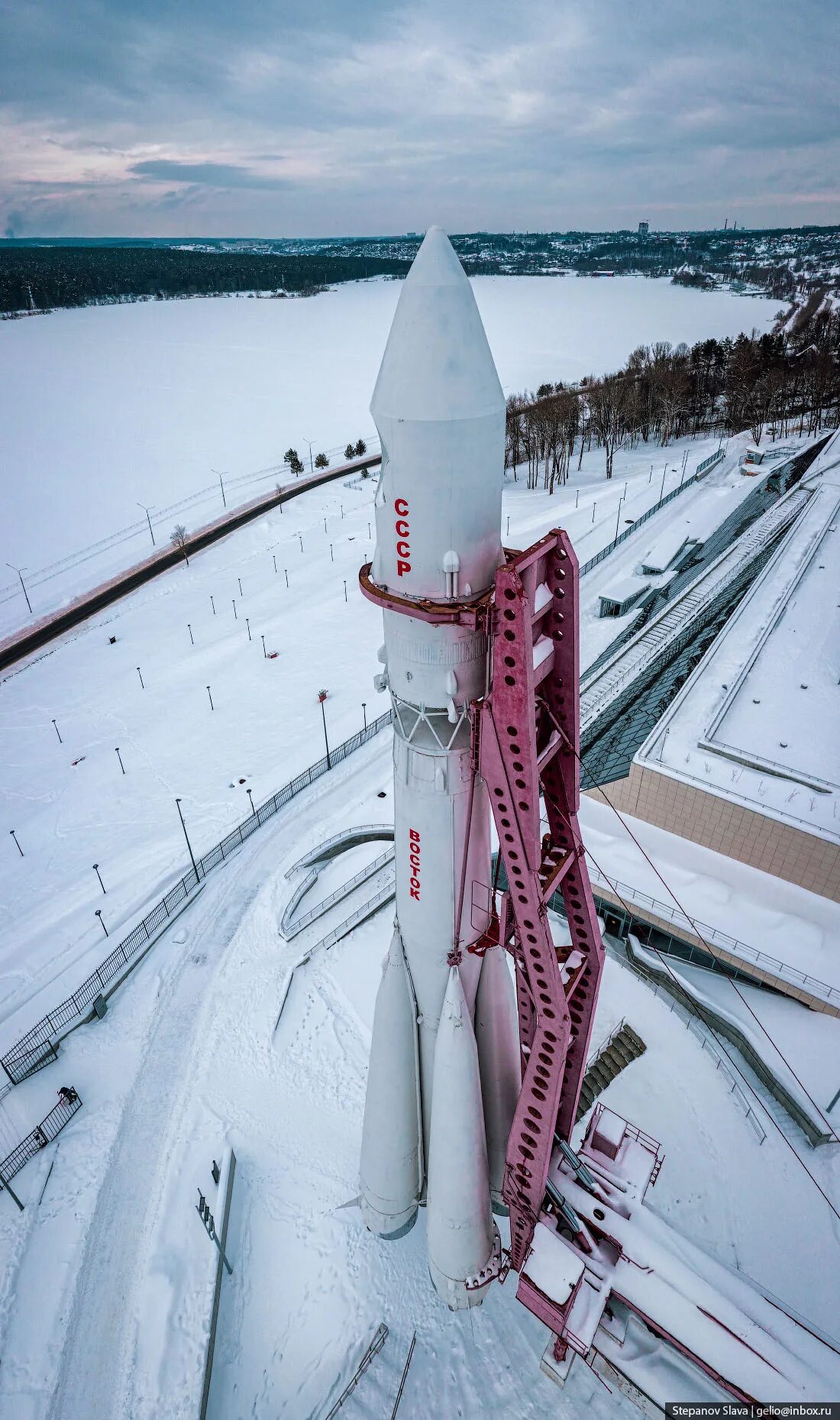 Музей космонавтики Калуга ракета. Ракета Восток Калуга. Калуга ракета Восток зимой. Зимняя Калуга колыбель космонавтики.