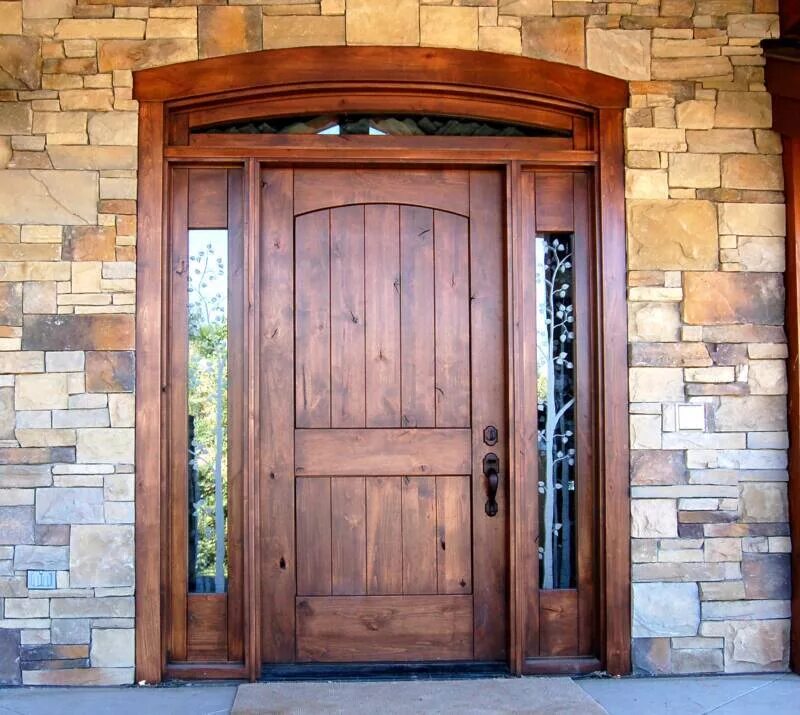 Купить дверь деревянную входную в дом. Деревянная дверь (Wood Door) Легаси. Дверь входная деревянная. Деревянная уличная дверь. Входная дверь в деревянный дом.