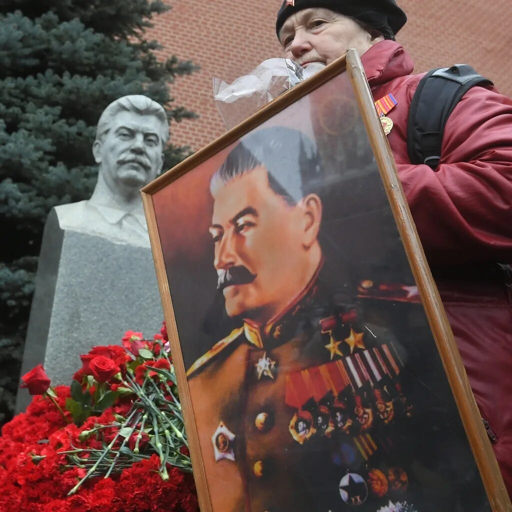 Сталин сейчас жив. Сталин Иосиф Виссарионович могила. Иосиф Сталин могила. Сталин Иосиф Виссарионович похороны. День смерти Сталина.
