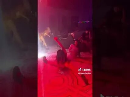 Снял в клубе видео