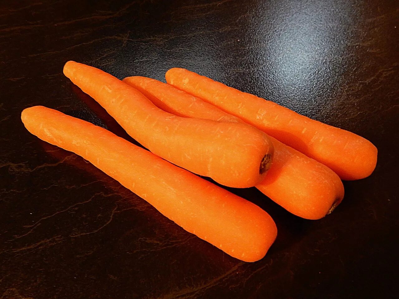 Carrot vegetable. Морковь. Морковь одна. Одна морковка. Морковь одна штука.