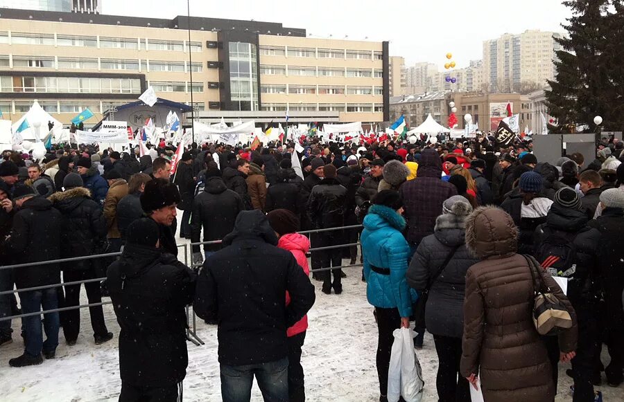 Митинги екатеринбург 2024. Ммм митинги 1994. Митинг в поддержку ммм. Митинги в защиту Мавроди. Митинг в поддержку Мавроди.