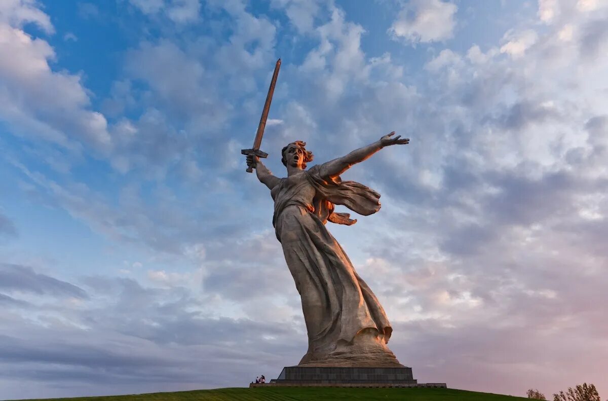 Высота статуи родины