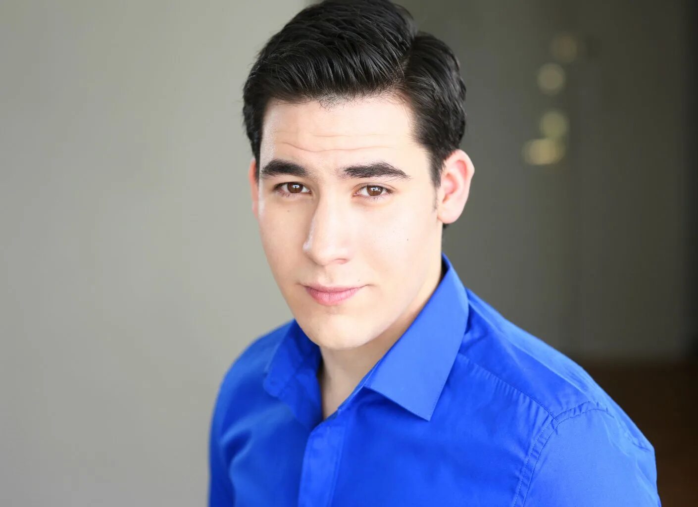 Актер баха. Bach ly vo nhan актер.