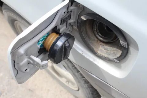 Держатель крышки бензобака