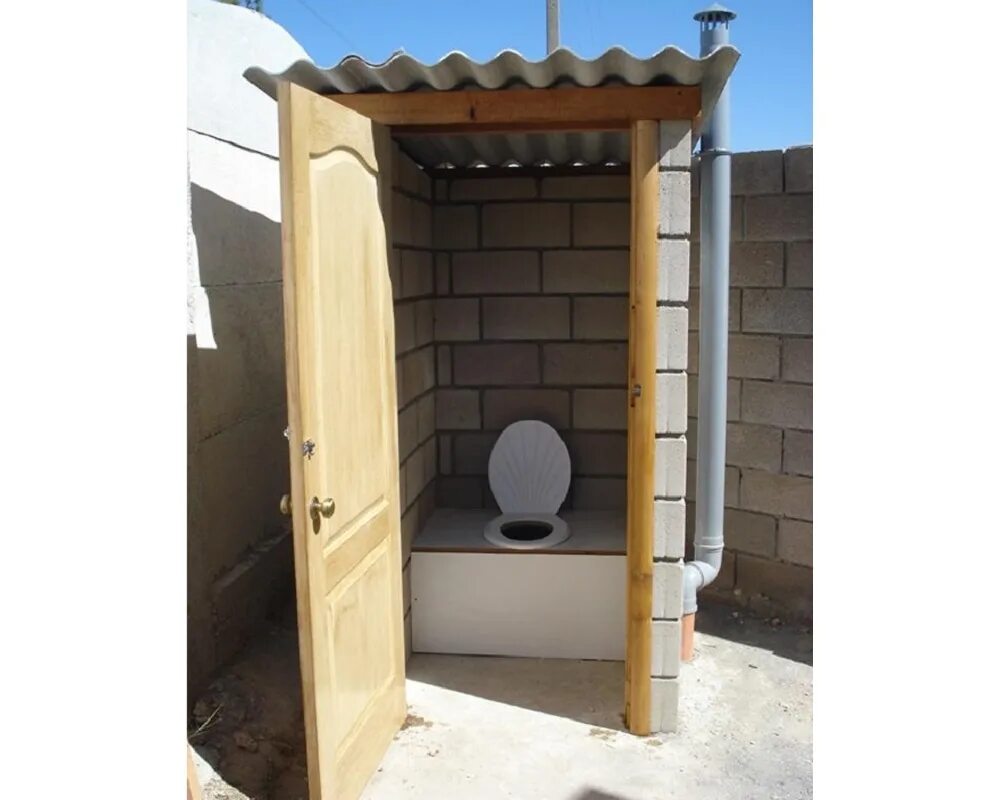 Для туалета уличного переработка. Уличный туалет. Унитаз для уличного туалета. Вентиляция в туалете на даче. Унитаз для уличного туалета на даче.