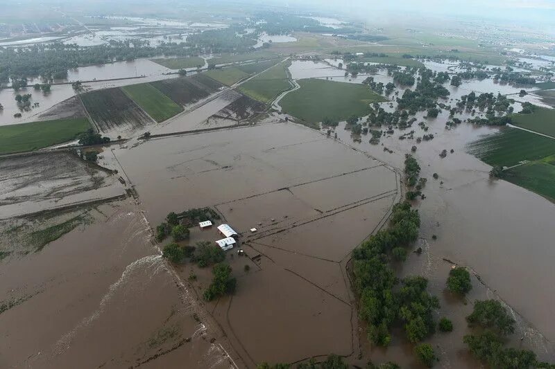 Катастрофические наводнения. Киренск наводнение 2001. Прорыв плотины калифорния. Катастрофические наводнения. Территория катастрофического затопления.