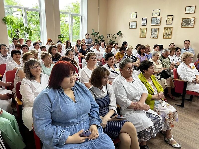 Медколледж энгельс. Энгельсский медицинский колледж Святого Луки Войно-Ясенецкого. ЭМК 64. Энгельсский медицинский колледж преподаватели. Энгельсский дом-интернат. Мед работники.