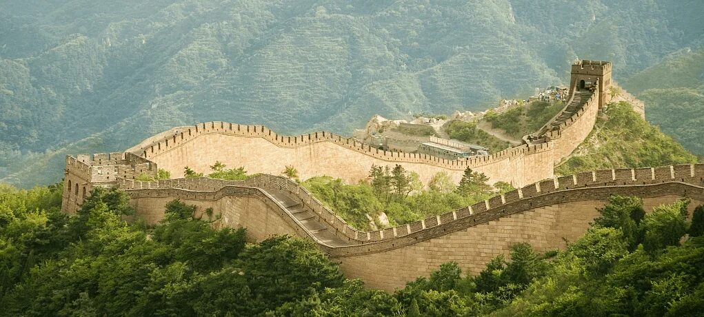 Китайская стена 100 лет назад. Great wall of china. Великая китайская стена пекин холис. Достопримечательности великая китайская стена. Китайская стена разрушена.