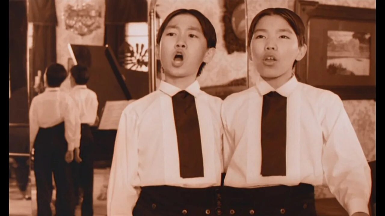 Жизнь уродов и людей. Неволина про уродов и людей (1998).