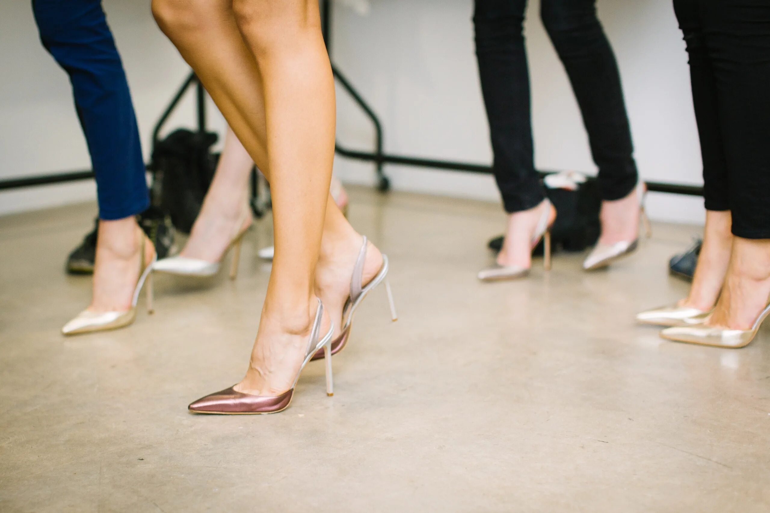 High heels system. High heels (хай-хиллс). ноги в туфлях. женские ножки на каблуках. красивые женские ноги.