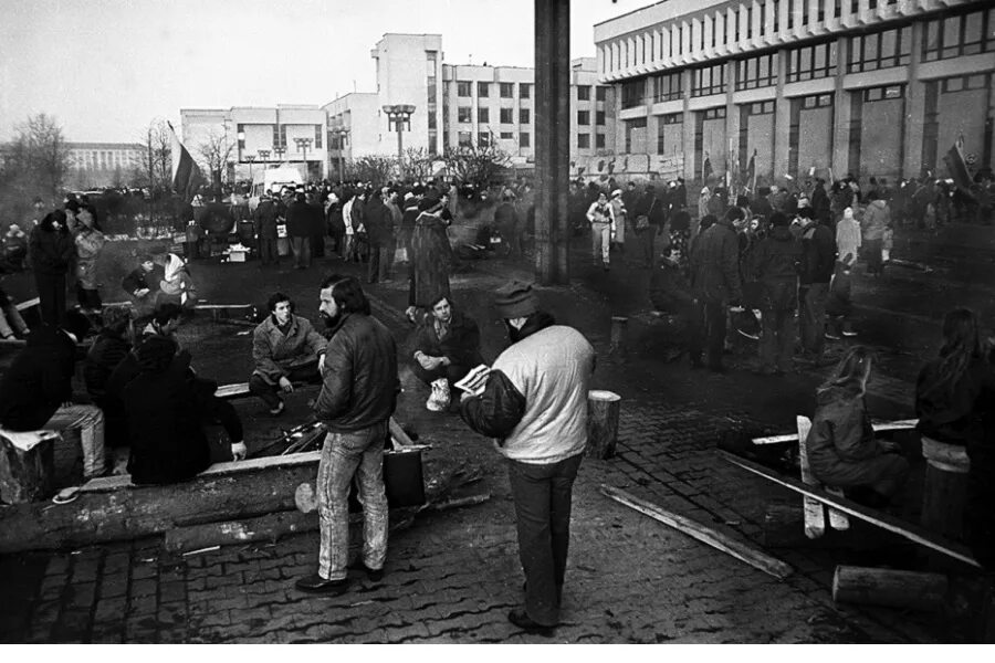 Вильнюс январь 1991 года. 14 января 1991. Болотная площадь 1991 митинг. Манежная площадь 1990. Митинг на манежной площади 1991.