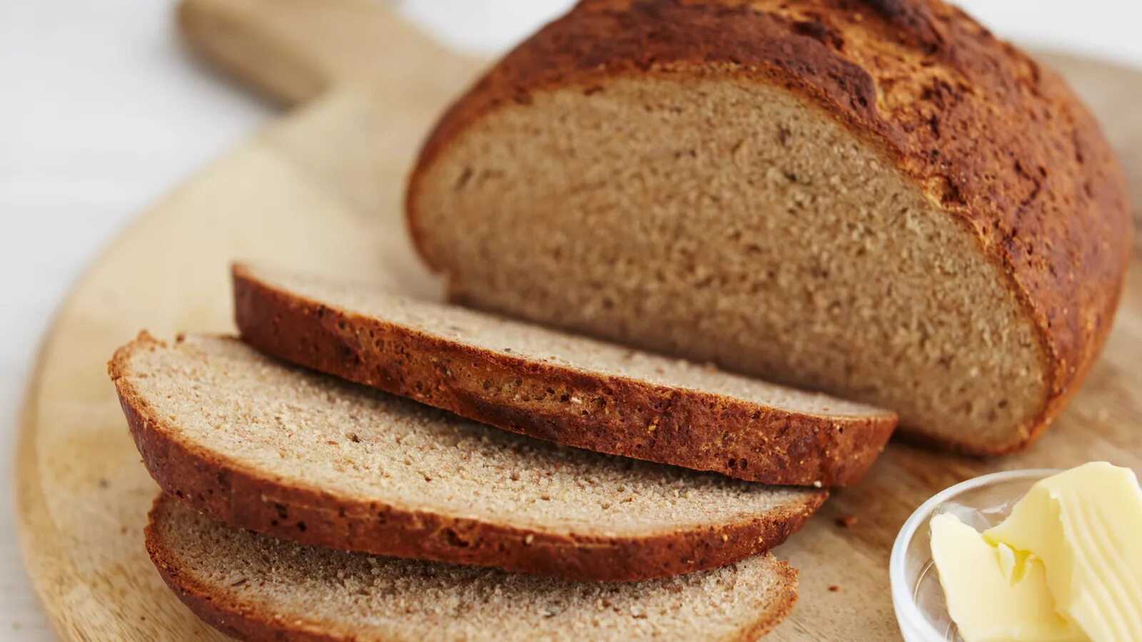 Ржаной хлеб. Домашний хлеб. Хлеб пшеничный из обойной муки. Домашний ржаной хлеб в духовке. Производство ржаного хлеба