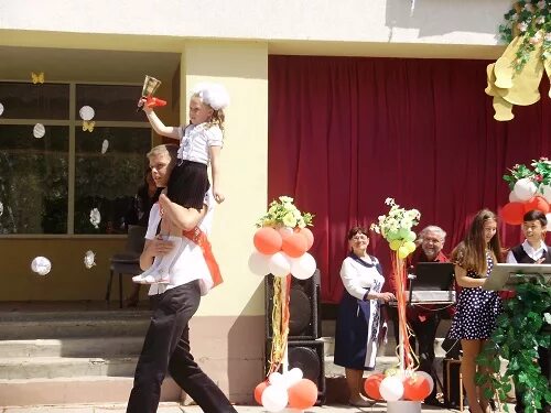 Майская школа в селе майское джанкойский район. Майская школа с крымскотатарским языком обучения. Мурманская школа с крымскотатарским языком. Майская школа с крымскотатарским языком. Зареченская школа джанкойский район.