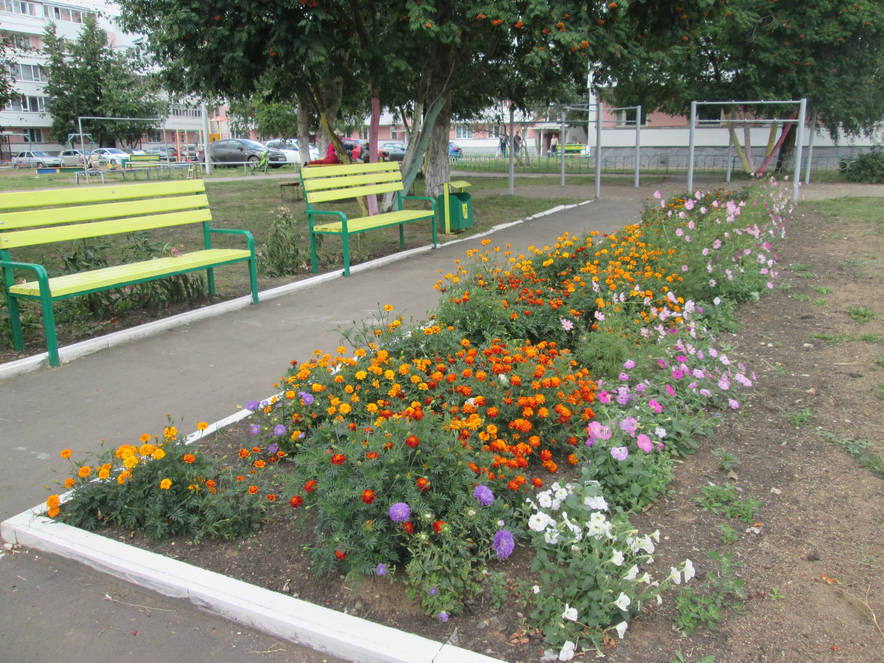 Лучший двор детского сада. Благоустройство дворов в каспийске. Дворы новосибирска лучшие. Дворы 2018. Пролетарская 302 майкоп благоустройство двора.