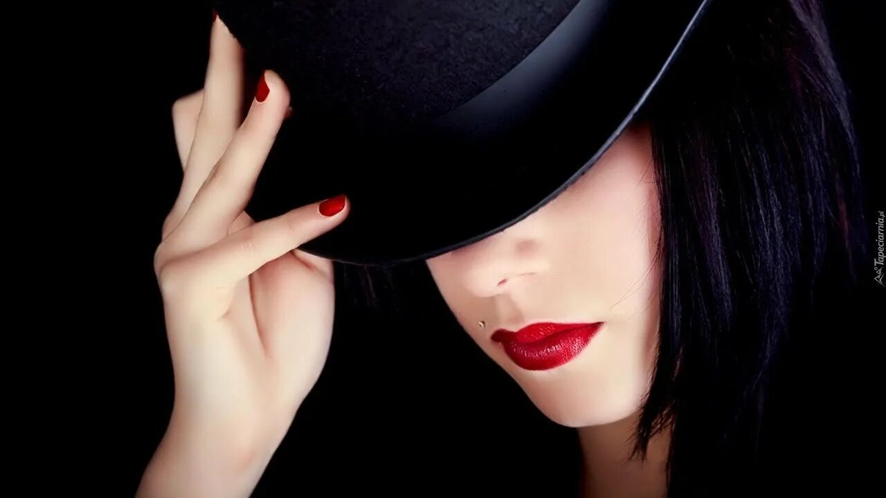 Девушка в шляпе с красными губами. Девушка в шляпе. Девушка в шляпе без лица. Девушка в шляпе губы. Девушка в шляпе губы.