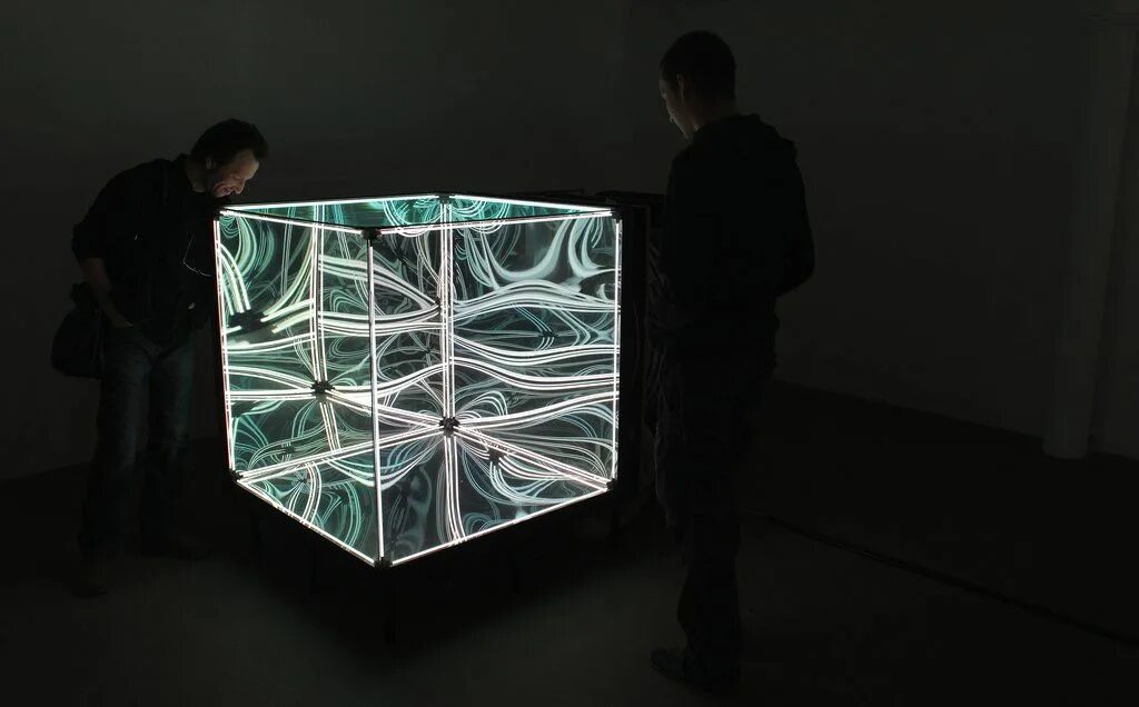 Making cubes. Зеркальный RGB куб Гиперкуб. Миррор Кьюб. Стеклянные инсталляции. Объемные арт объекты.