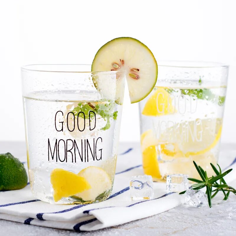 Стаканчик воды с утра. Стакан воды перед завтраком. Доброе утро стакан воды. Стакан воды с лимоном.