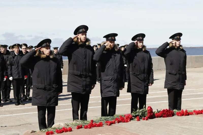 Соловецкие юнги казань. Школа Соловецких Юнг Архангельск. Школа Соловецких Юнг 32 Архангельск. Архангельск Юнги Северного флота. День Соловецких Юнг.