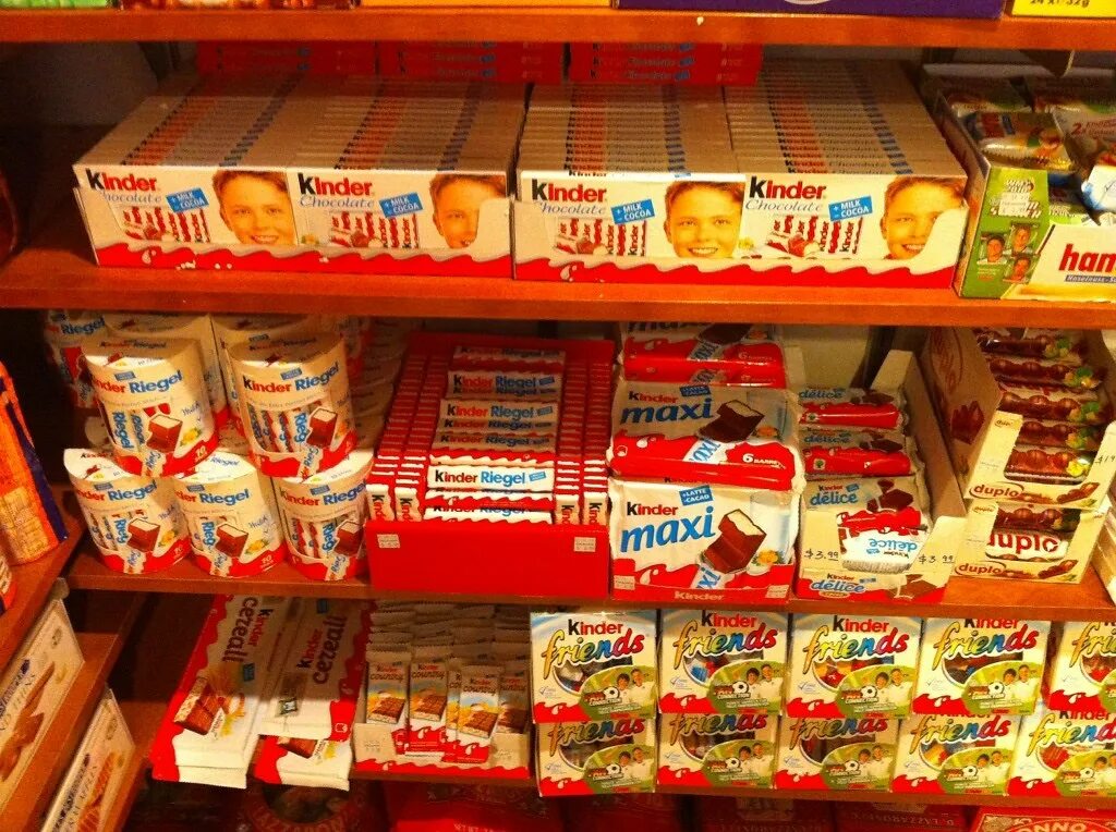 Kinder or more kind. Продукция Киндер. Киндер ассортимент. Продукция от Киндер. Продукты Киндер.