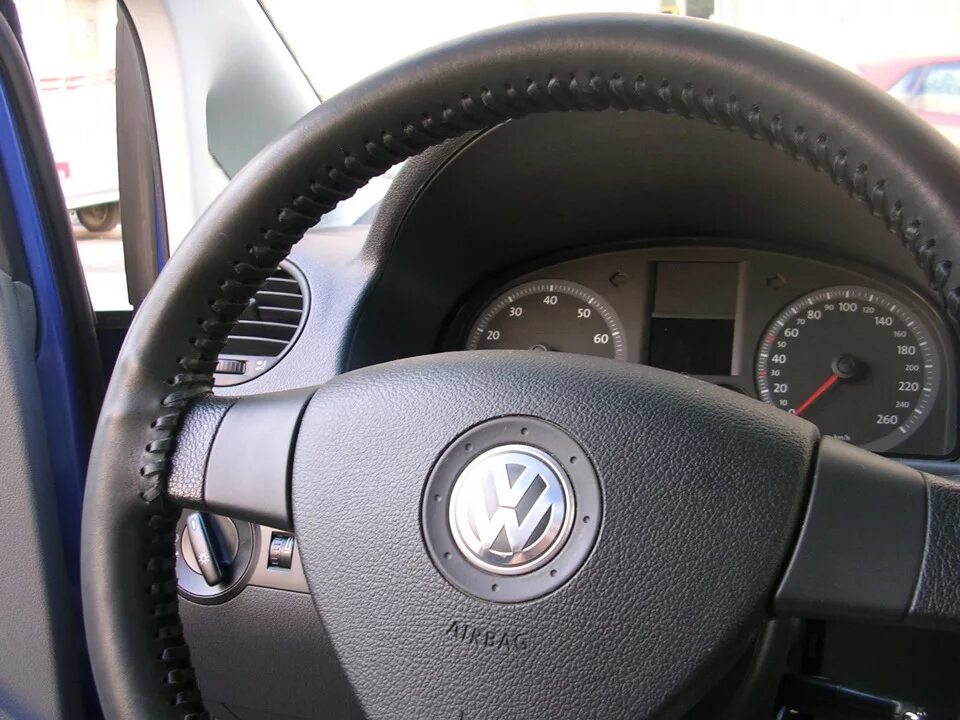 Оплетка на руль toyota allion. Оплётка на руль с алиэкспресс. Кожаная оплетка на руль со шнуровкой. Кожаная оплетка на руль volvo xc60. Оплетка с шнуровкой с перфорацией automagic96.