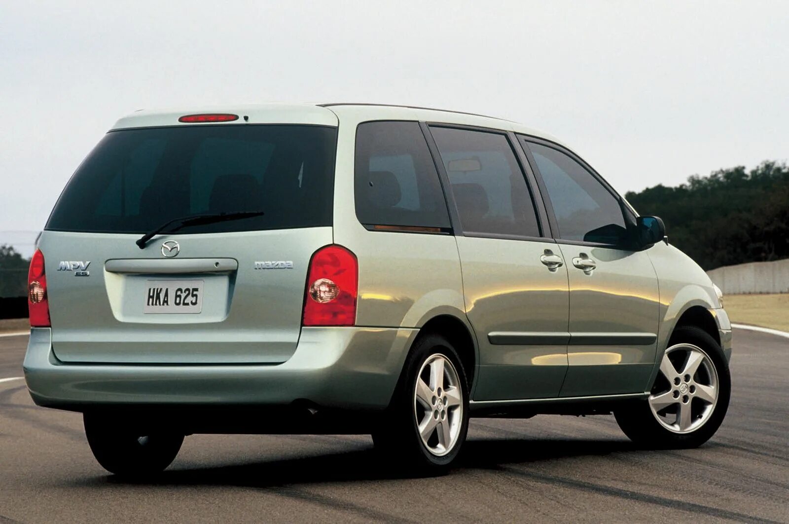 Мазда мпв 4. Mazda MPV 2002. Mazda MPV, 1999-2003. Мазда МПВ 2 поколение. Мазда МПВ 1999.