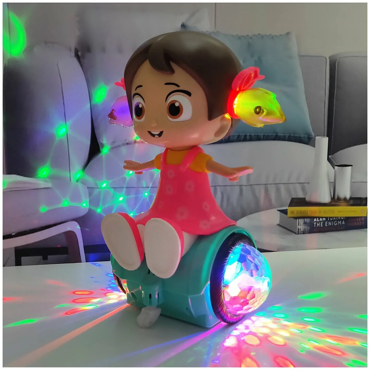 Toys dancing. Светящиеся музыкальные игрушки. Кукла музыкальная светящаяся. Игрушка робот для девочки игрушка. Интерактивная светится игрушка.