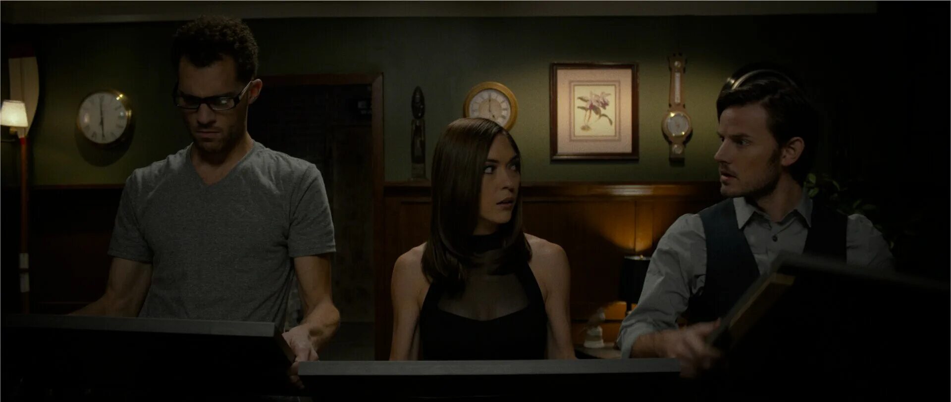 Дата выхода клаустрофобы 3. Дата выхода клаустрофобы 3. Клаустрофобы квест в москве фильм. Клаустрофобы 3 долина дьявола. Аннабелл стивенсон клаустрофобия.