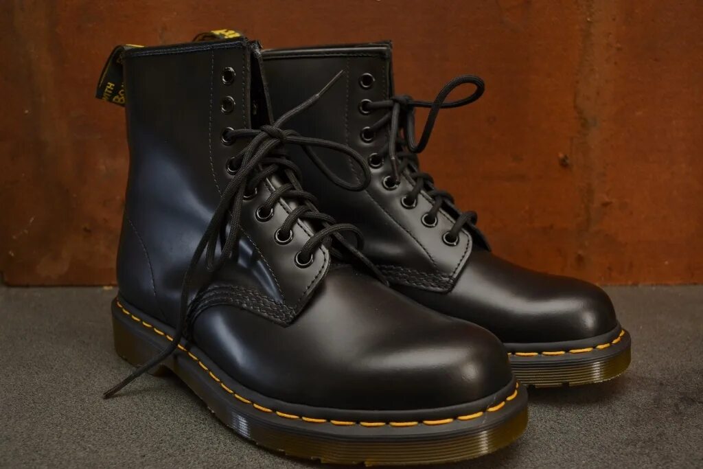 Ботинки ищу. Мартинсы 1460. Доктор Мартинс ботинки. Dr Martens 1460. Dr Martens 1460 Black smooth мужские.