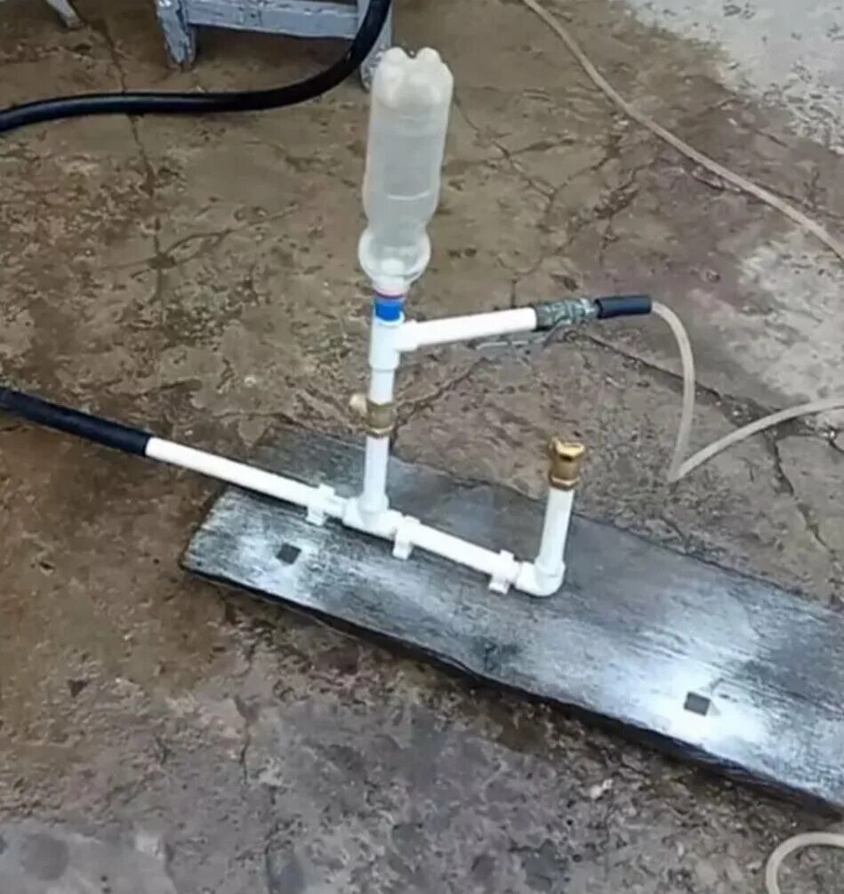 Приспособление для подъема воды. Водяной насос без электричества. Вакуумный насос без электричества. Перекачки воды бочковой систем без электричества без топлива. Схема водяного насоса без электричества.