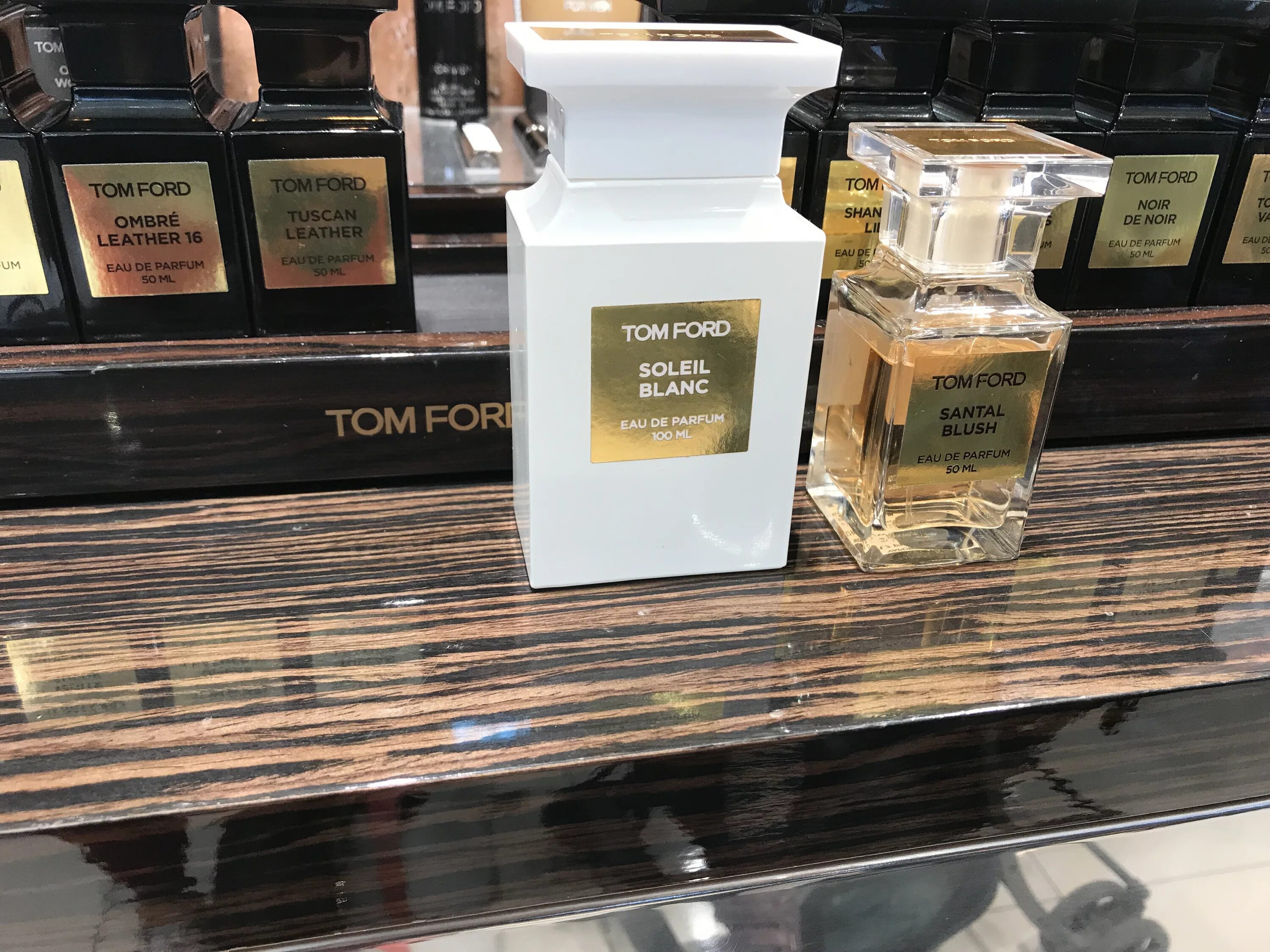 Золотое яблоко алматы интернет. Золотое яблоко магазин парфюмерии. Tom Ford золотое яблоко. Золотое яблоко Новосибирск Kirke. Золотые духи золотое яблоко.