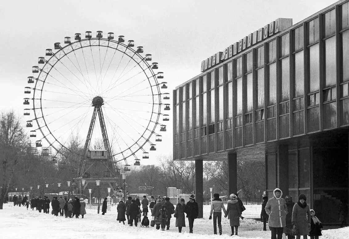 Ресторан времена года в парке горького 1968 г. Время горьковского. Ресторан в парке горького времена года в ссср. Остров гребневские пески нижний новгород. Нижегородский кремль нижний новгород.