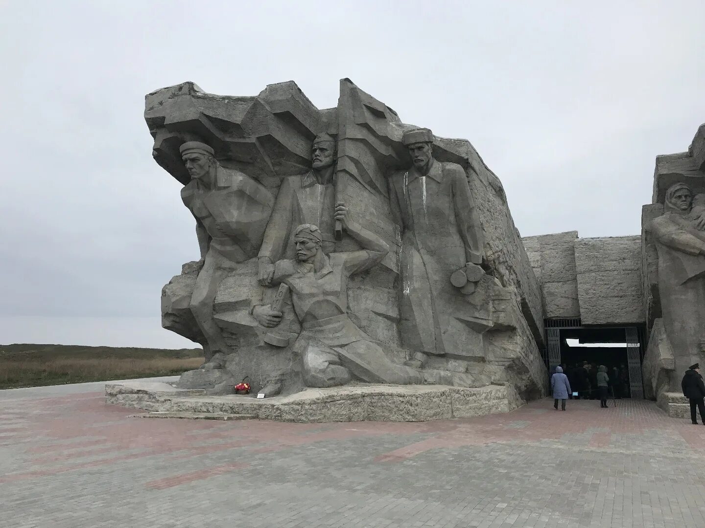 Достопримечательности керчи которые стоит посетить. Керчь достопримечательности. митридат гора керчь. покажи достопримечательности керчи. известные места в керчи.