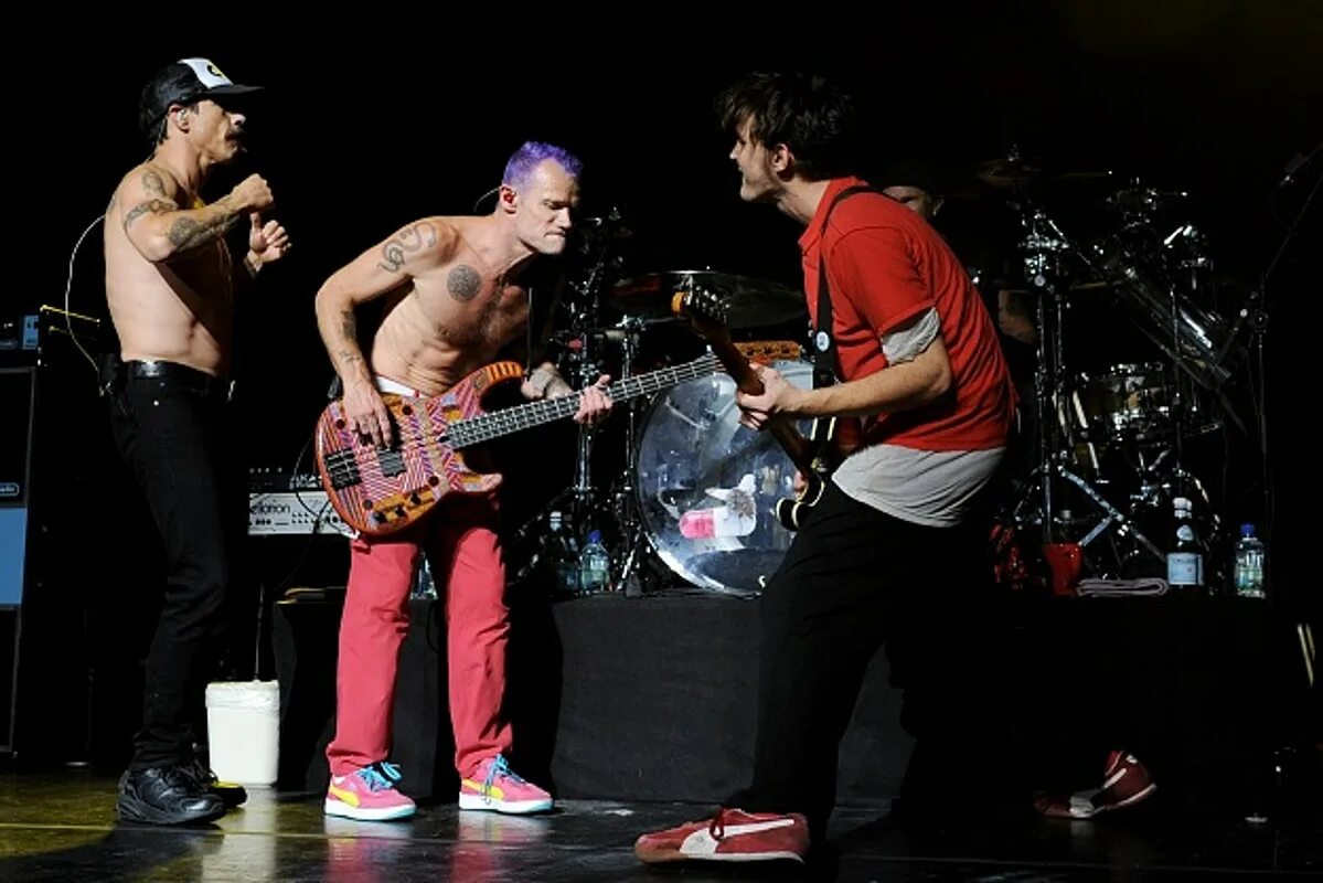 Рэд ход. Red hot chili peppers знак. Группа red hot chili peppers 2021. Группа рхчп. Red hot chili peppers 2023.