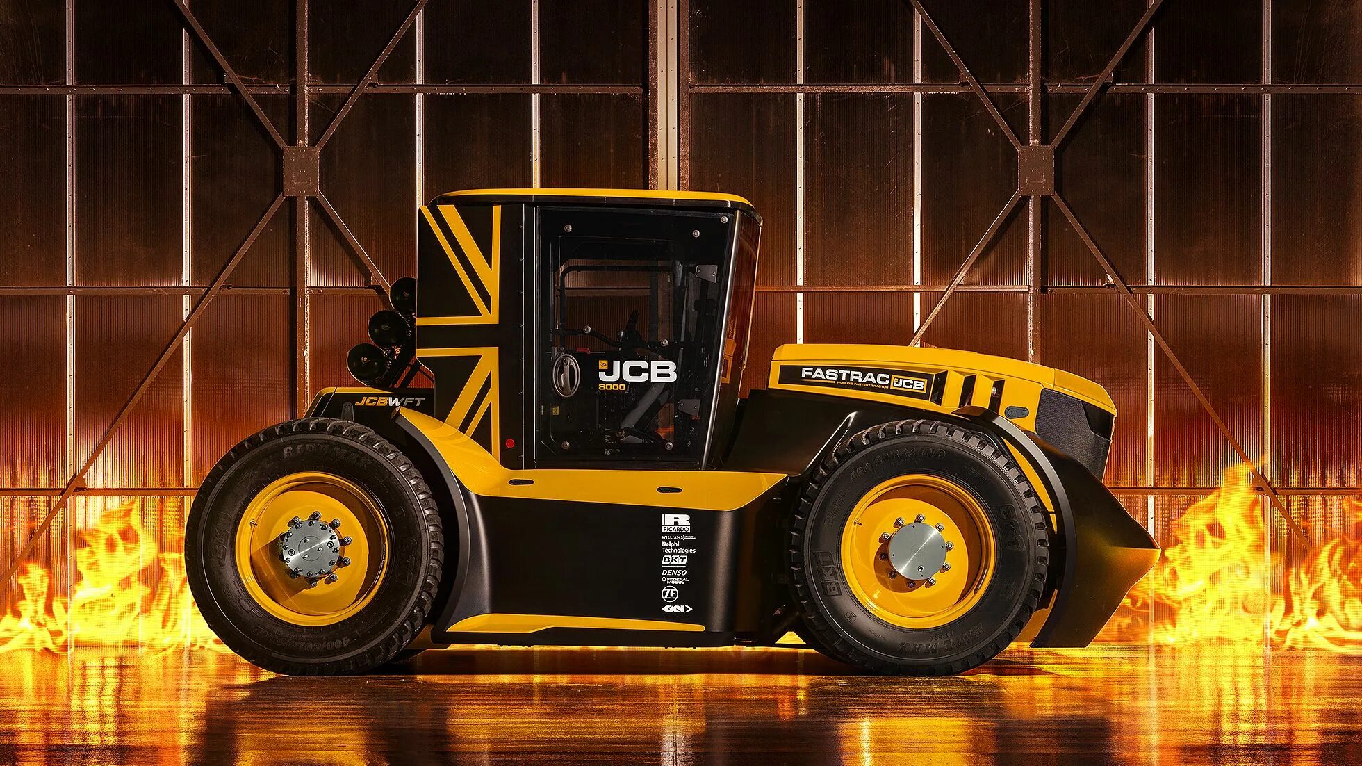 Самый быстрый трактор. Тракторы jcb fastrac рекорд. Скоростной трактор jcb. Jcb fastrac рекорд скорости. Jcb fastrac гай мартин.