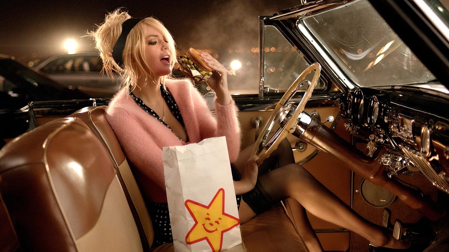 Пьяные в купальнике. Насилие молодых девушек. Видео где девушки заходят. Фотосессия в коридоре. Видео где девушки заходят.