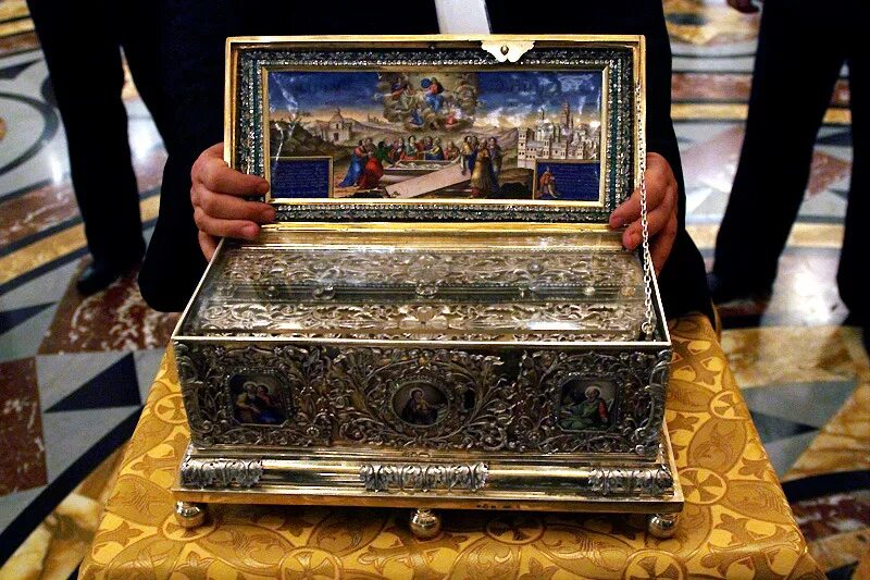 пояс пресвятой богородицы (афон, греция). пояс пресвятой богородицы фото. пояс девы марии. пояс богородицы афон. пояс богородицы афон.