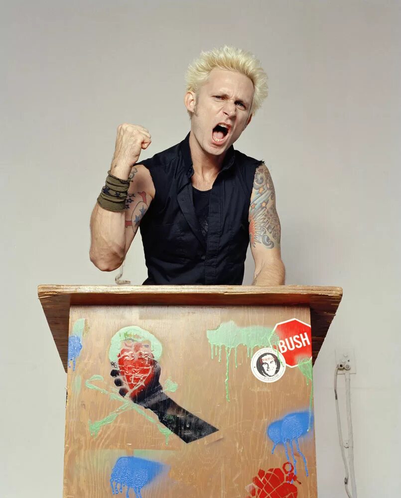 Майк дернт. Басист Green Day. Дернт Грин. Green Day Майк дёрнт 1996.