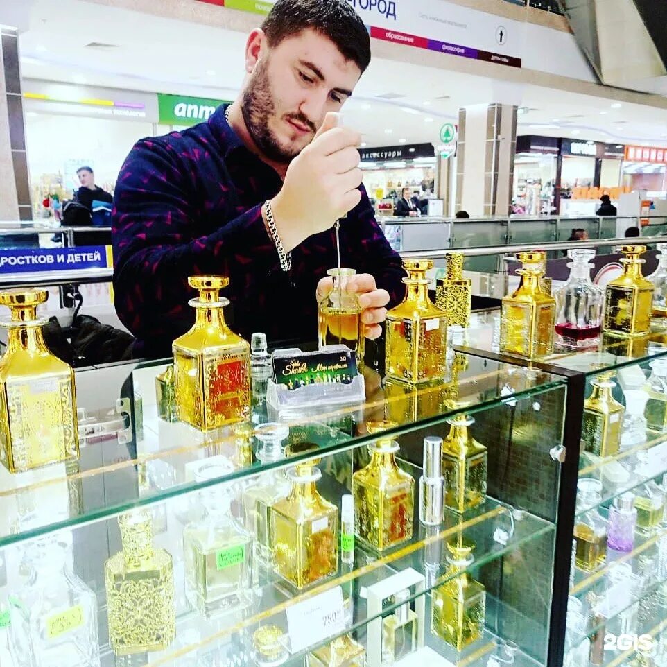 духи разные. где продают духи. элитная косметика и парфюмерия. парфюм де франс эссенс. элитный парфюм.