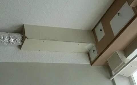 Как закрыть трубы на потолке