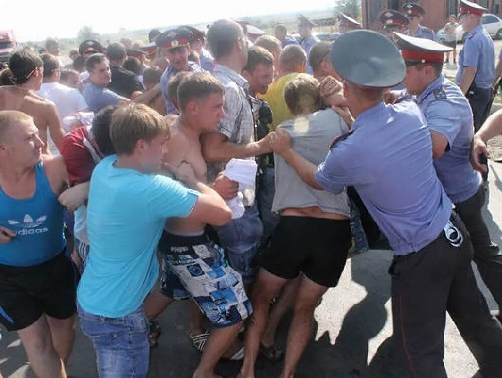 Бунт в Пугачеве 2013. Город Пугачев бунт. Бунт в Пугачеве Саратовской области. Пугачевский карьер город пуг. Новости пугачев сегодня последние свежие события