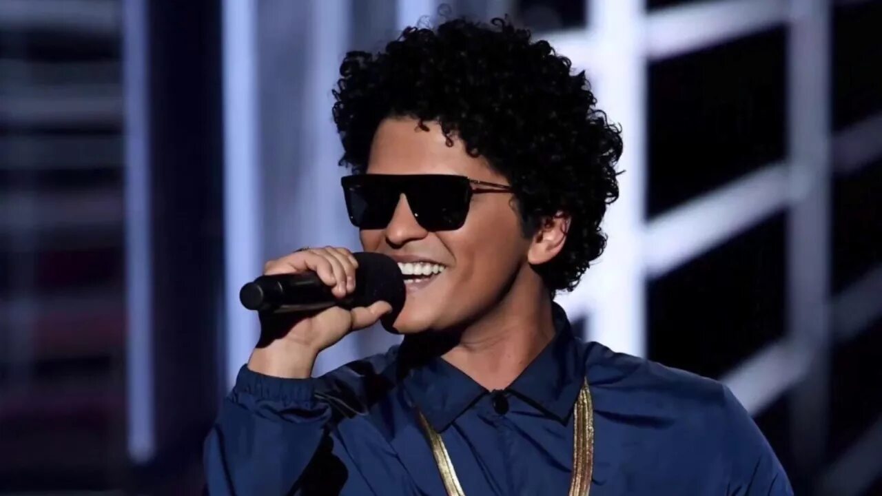Bruno mars apt слушать. Bruno mars 2025.