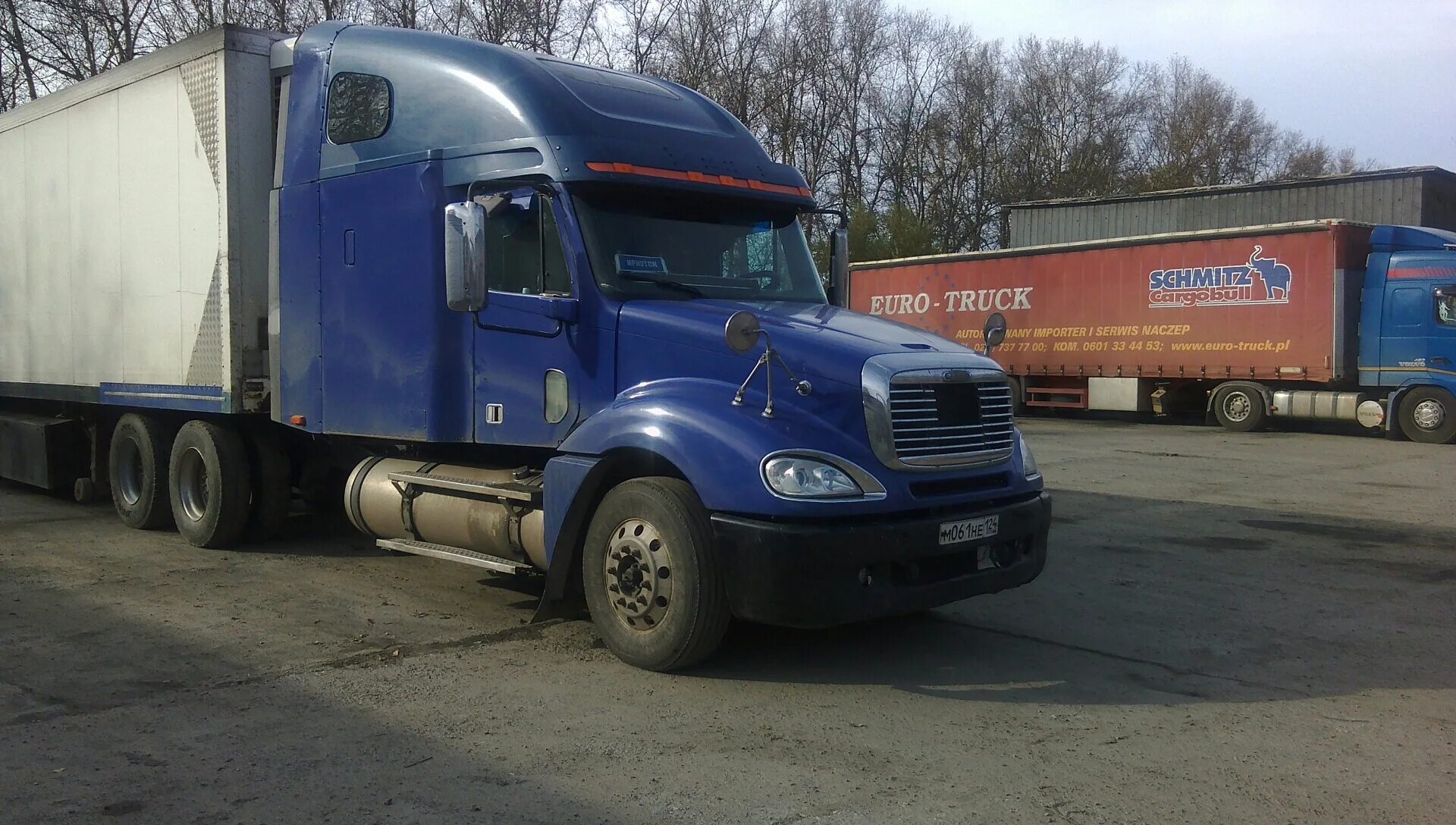 Freightliner Columbia 2003. Фредлайнер коламбия 2000 год. Е 483 хм 35, freightliner Columbia. Freightliner Columbia цистерна.