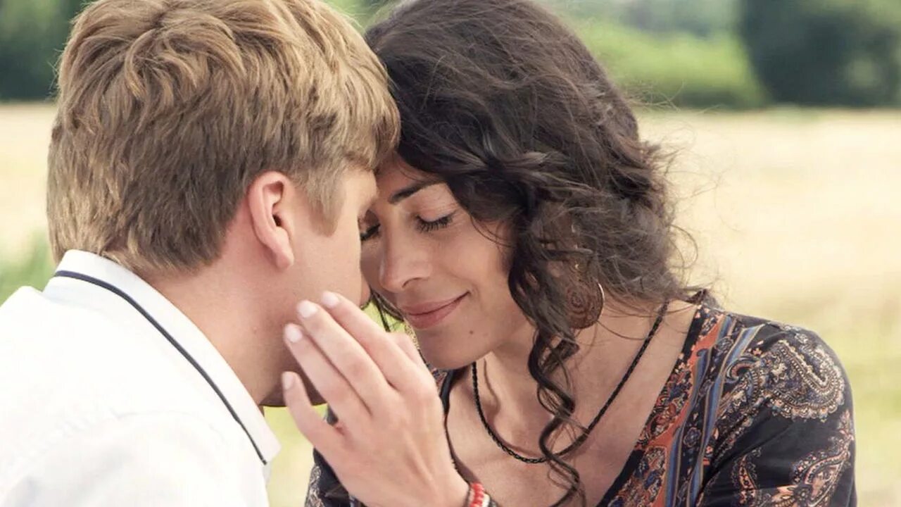 цыганское счастье. цыганский сериал цыганское счастье. украинский сериал про цыган. любовь цыгана игорь ашуров. цыганка сериал поцелуй.