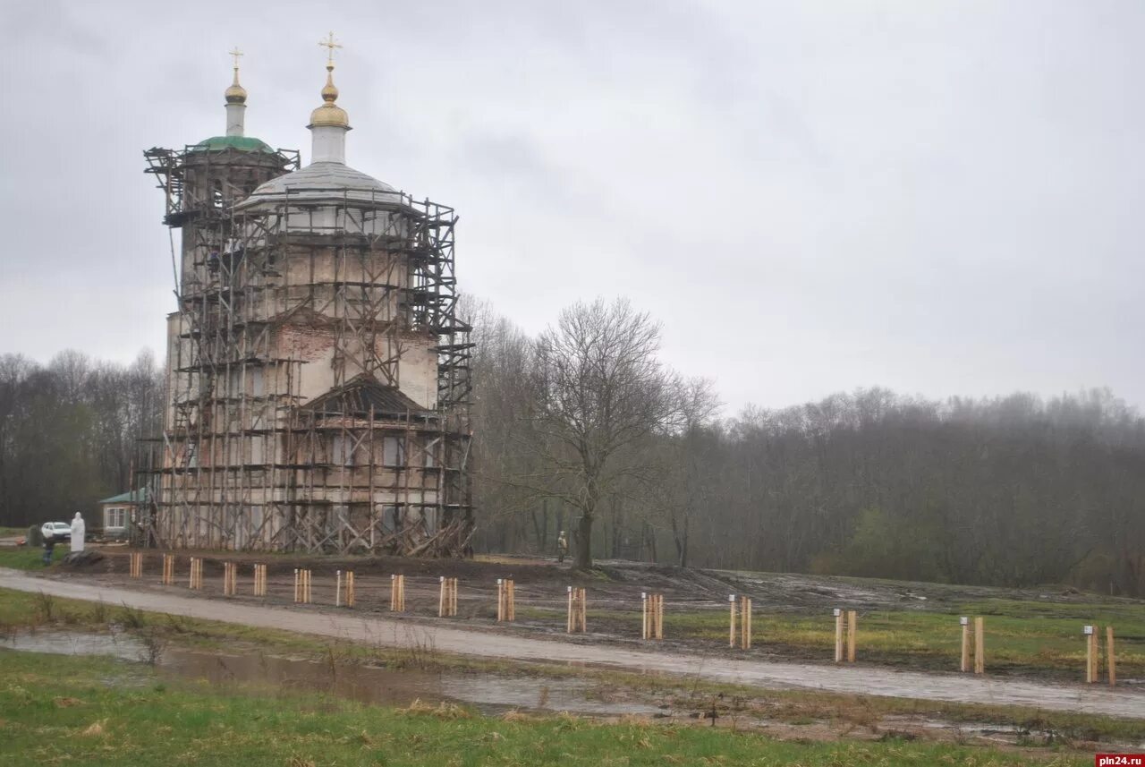 Поселок никольское костромской. Никольское Костромская область. Храм Заклюка Суворов. Колокольня Архиерейского подворья. Заклюка Псковская область.