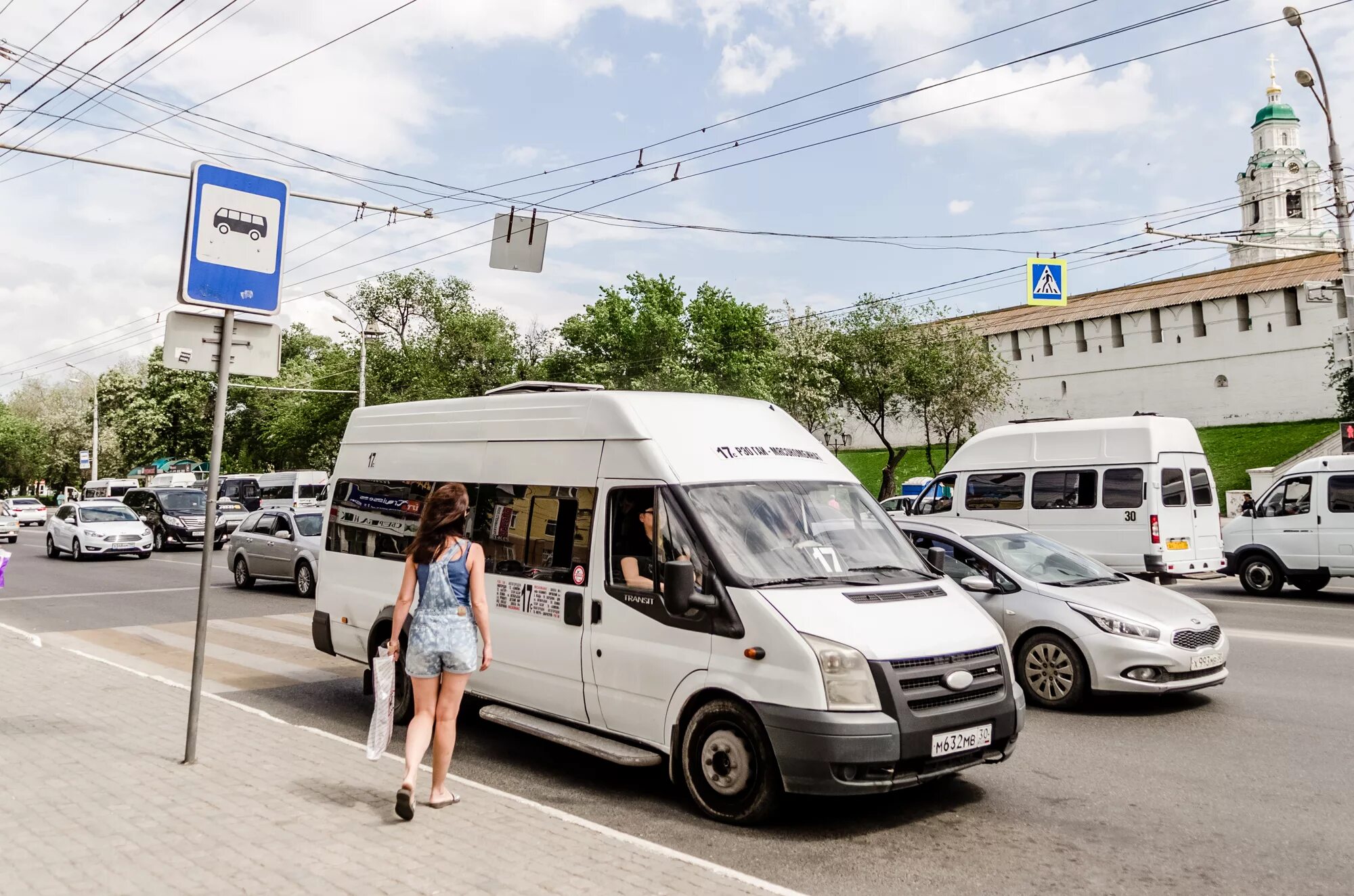 Маршрутное такси новые. Маршрутка. Маршрутки Астрахань. Общественный транспорт Астрахань. Маршрутный транспорт.