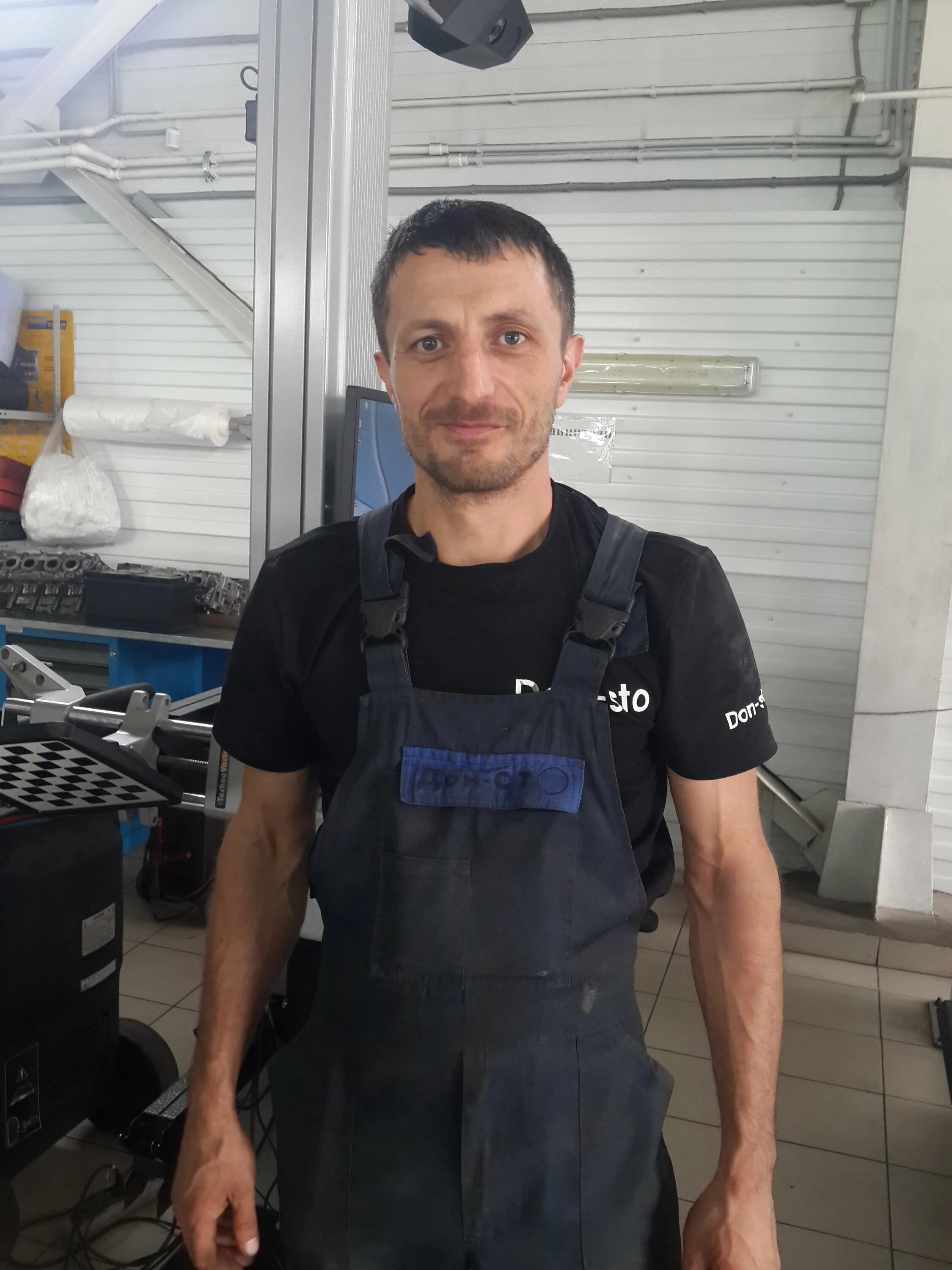 Автослесарь грузовой. Ремонт автомобилей ростов. Разряды автомехаников. Жестянщик автомобилей. Автослесарь ростов на дону.