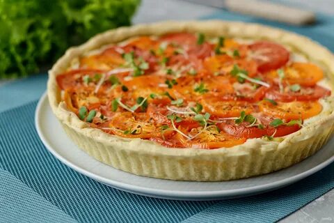 Простая пицца с помидорами