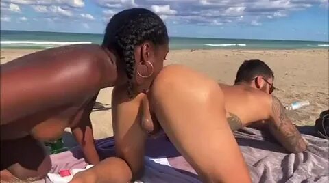 Ebony Girl Give Whiteboi A Rimjob On The Beach.